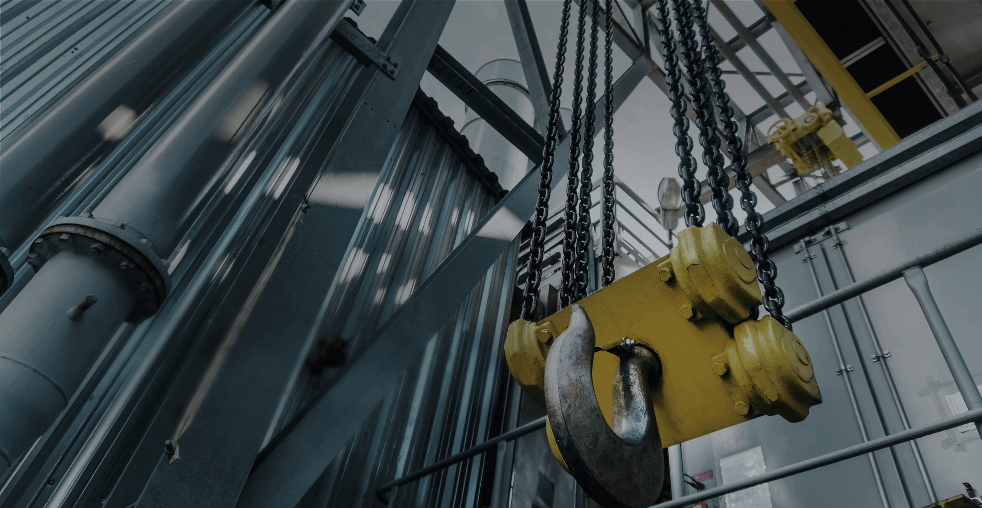 精密な技術で築く、安全と品質。妥協のない施工で、現場に確かな信頼を。